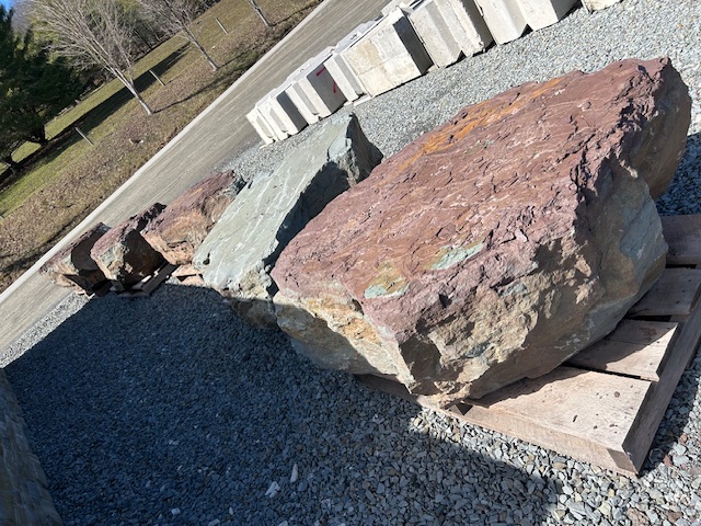 Lot #1: 5 pallets Bluestone Boulders 3